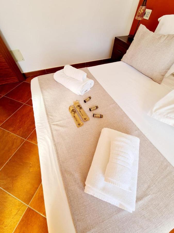Villa Lorena Sa Caleta Kültér fotó